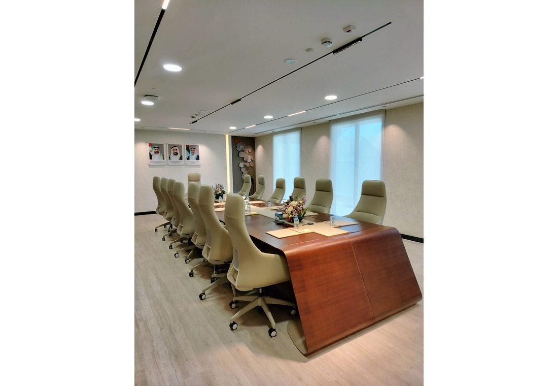 Moochi Meeting table